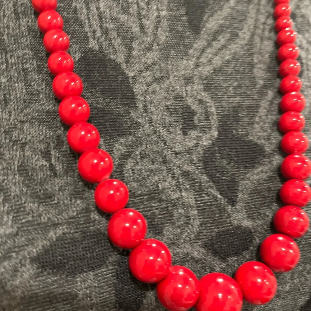 N095 Elegant Vintage Cherry Red Graduated Beaded Necklace - Picture 2 of 5